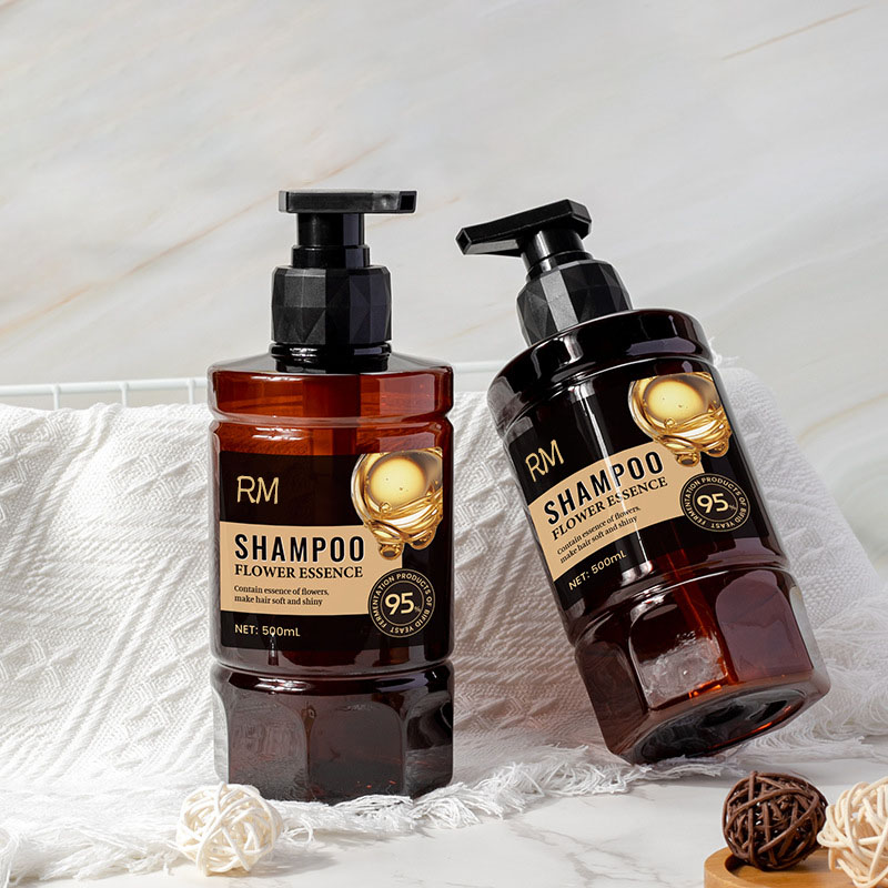 500 ml huisdier plastic bloemblaadje pompfles met schroefpomp hoogwaardige hotelshampoofles voor persoonlijke verzorgingsverpakking