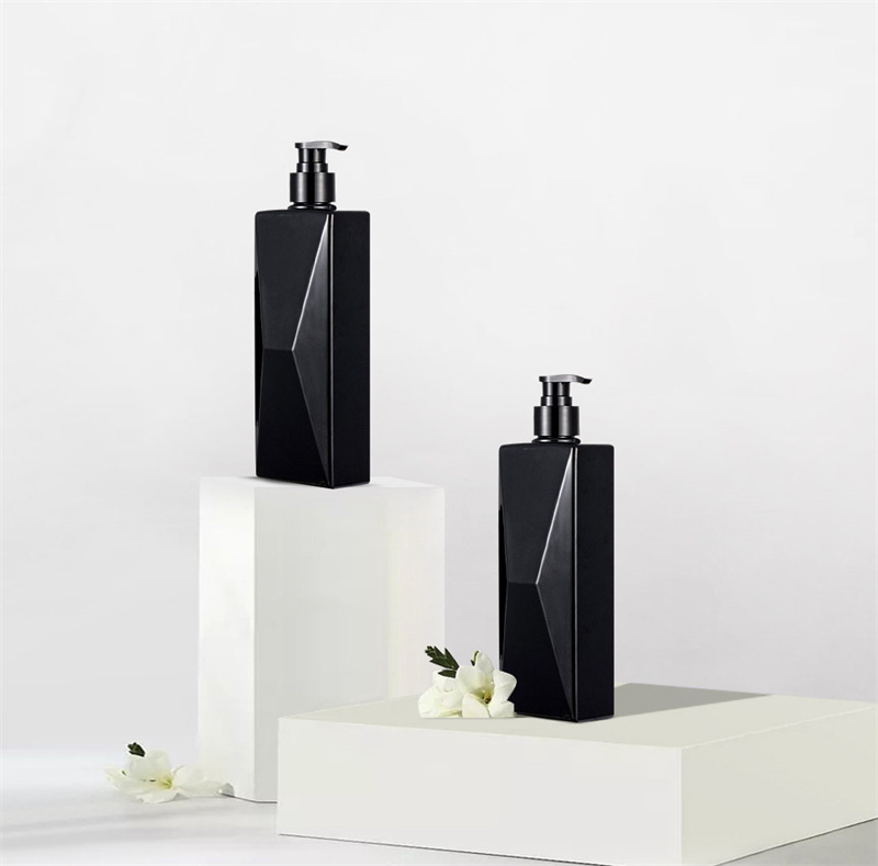 Voorraad 700ml Koreaanse stijl ondoorzichtige plastic shampoopakket voor thuisshampoo in hoog uiterlijkniveau Handwasvloeistoffles