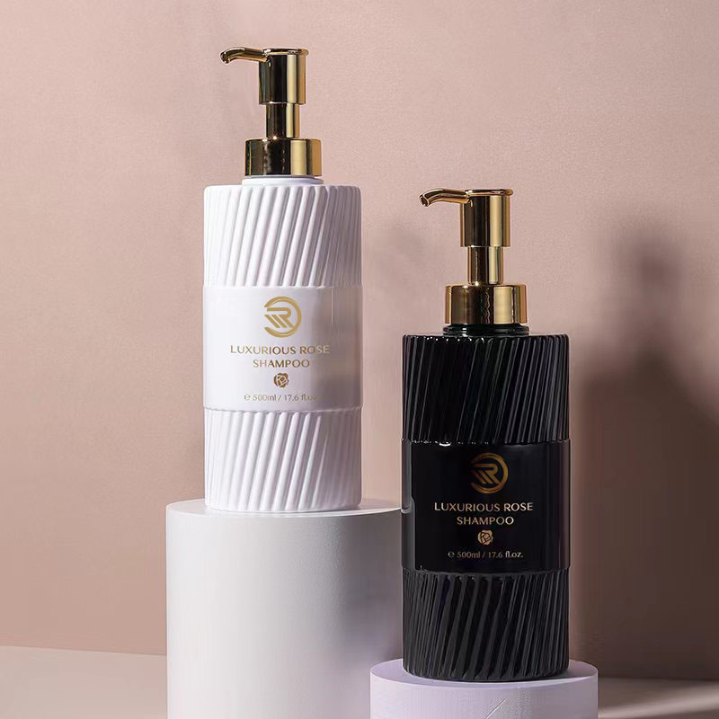 Eco-vriendelijke 500 ml platte schouder shampoo douchegel fles wit zwarte streep drukken op plastic pomp emulsie verpakking voor lotion gebruik