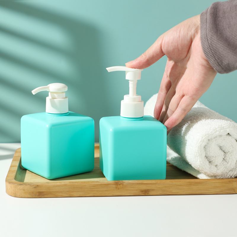 Populaire gerecyclede PET-plastic vierkante huidverzorgingsshampoo Lichaamsboterolieflessen 150 ml, 200 ml, 250 ml maten met zeefdruk Populaire gerecyclede PET-plastic vierkante huidverzorgingsshampoo Lichaamsboterolieflessen 150 ml, 200 ml, 250 ml maten met zeefdruk