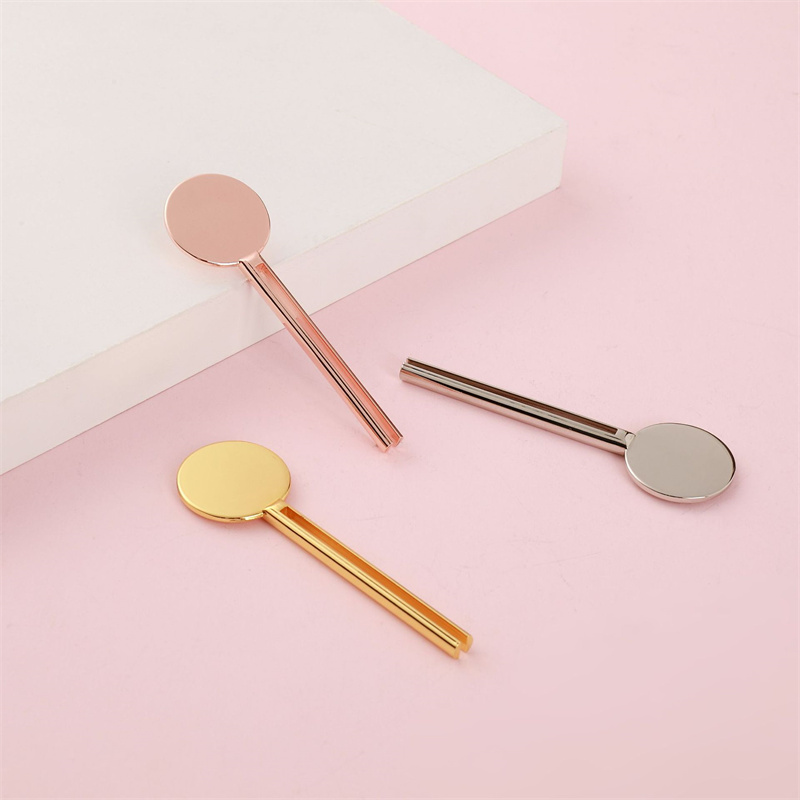 Cosmetische Turn Key Vorm Buis Wringer Rolling Tandpasta Tube Squeezer Sleutel Met Stand Dispenser Metalen Buis Squeezer Cosmetische Turn Key Vorm Buis Wringer Rolling Tandpasta Tube Squeezer Sleutel Met Stand Dispenser Metalen Buis Squeezer