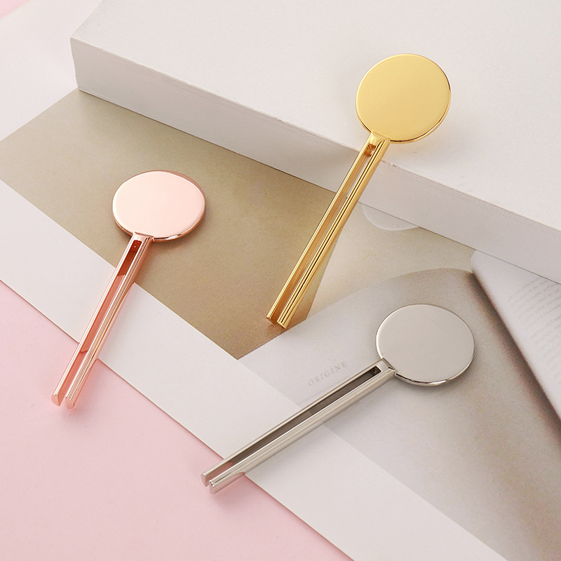 Cosmetische Turn Key Vorm Buis Wringer Rolling Tandpasta Tube Squeezer Sleutel Met Stand Dispenser Metalen Buis Squeezer